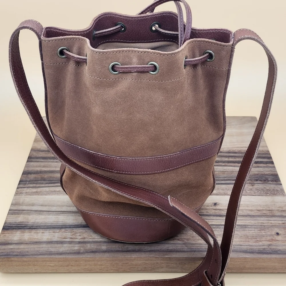 CLEARANCE! Lucky Brand 100% Real Leather Bucket Bag, Like New Condition - Picture 1 of 7